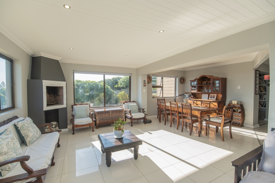 4 Bedroom Property for Sale in Clarendon Marine Eastern Cape